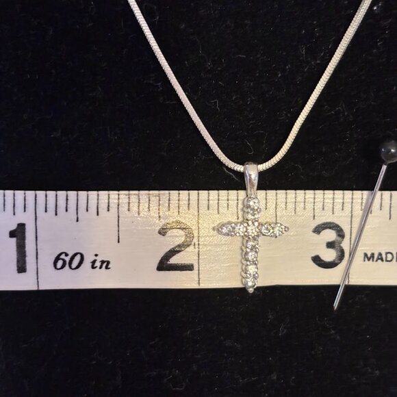 Beautiful Express Brand Silver Tone Chain and Pendant (16") for any occasion - Picture 4 of 14